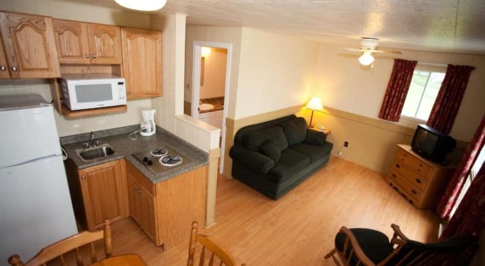 Cottage, 2 Bedrooms, Kitchen | Iron/ironing board, cribs (free), WiFi (free), bed sheets