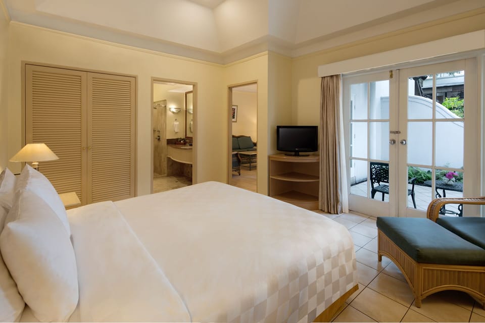 Villa Suite | In-room safe, desk, soundproofing, free cribs/infant beds