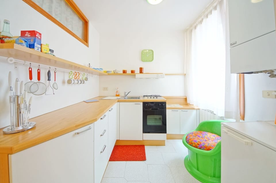 Apartment, 1 Bedroom | Private kitchen | Fridge, microwave, oven, stovetop