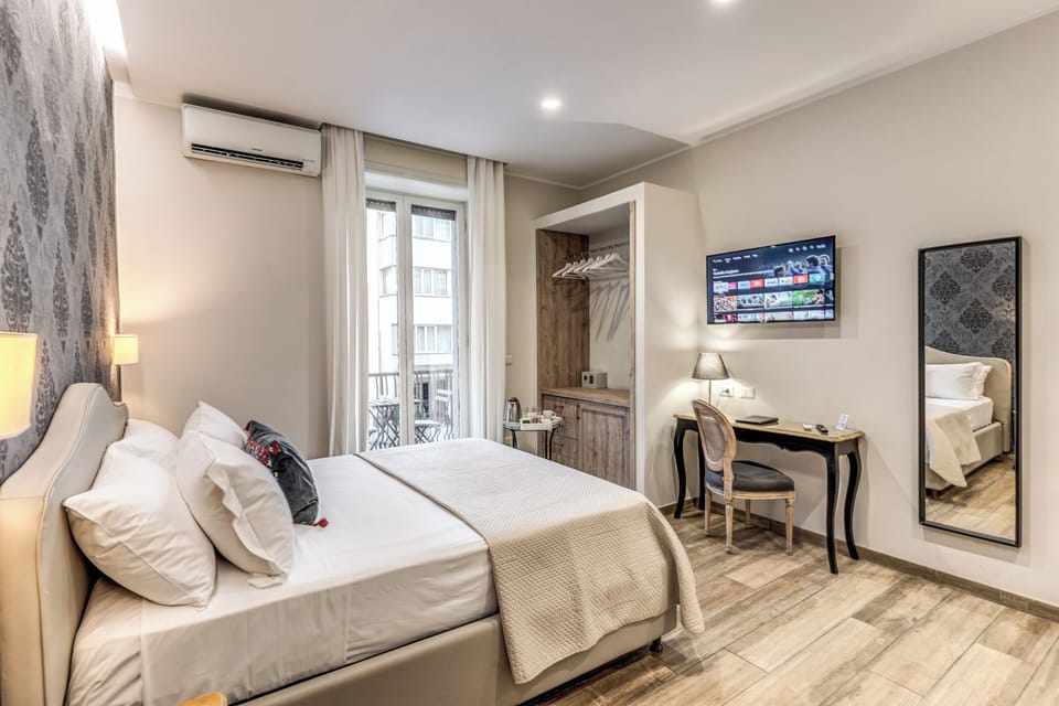 Deluxe Quadruple Room | Minibar, in-room safe, individually decorated, individually furnished