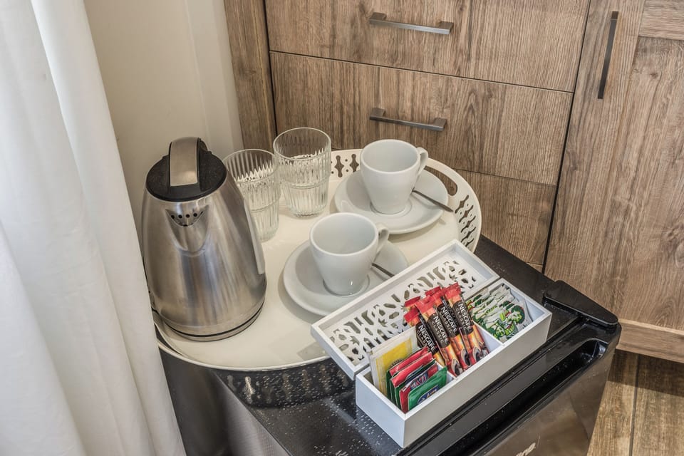 Deluxe Double Room | Minibar, in-room safe, desk, blackout drapes