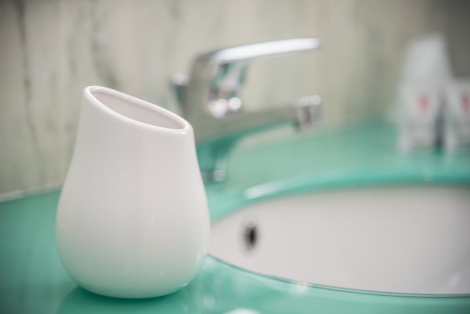 Comfort Triple Room | Bathroom | Shower, hair dryer, bidet, towels