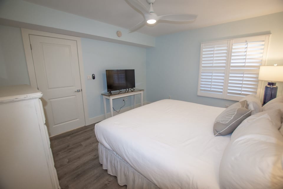 Condo, 2 Bedrooms, Beach View (403) | 2 bedrooms, individually decorated, individually furnished