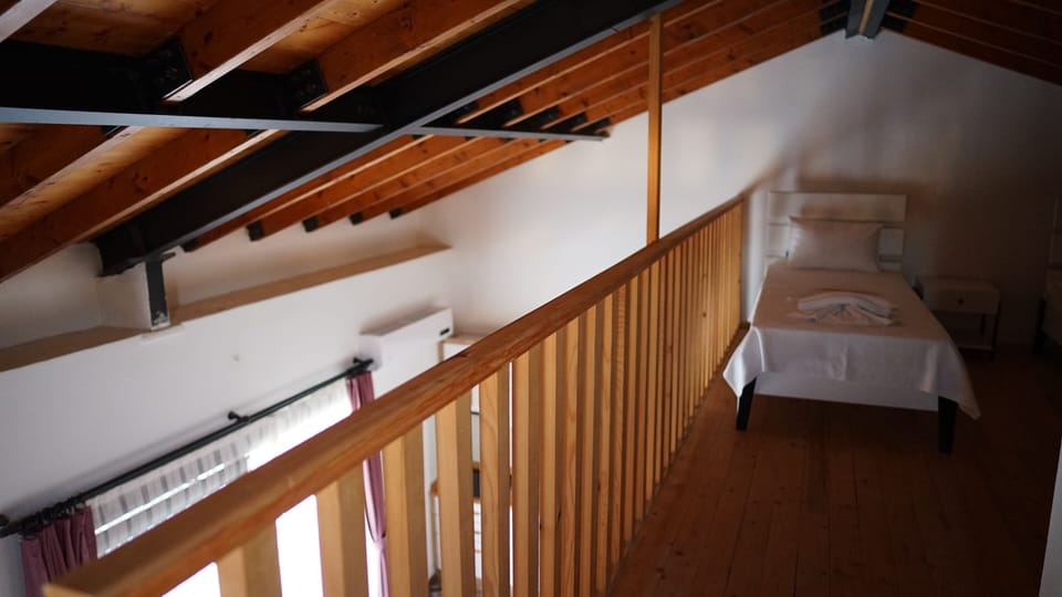 Deluxe Duplex | Minibar, desk, soundproofing, iron/ironing board