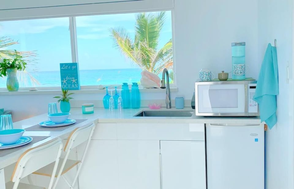 Coffee/tea maker, fridge, microwave