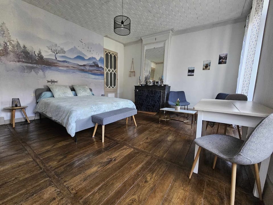 Double Room (Montagne) | Desk, iron/ironing board (on request), WiFi (free)