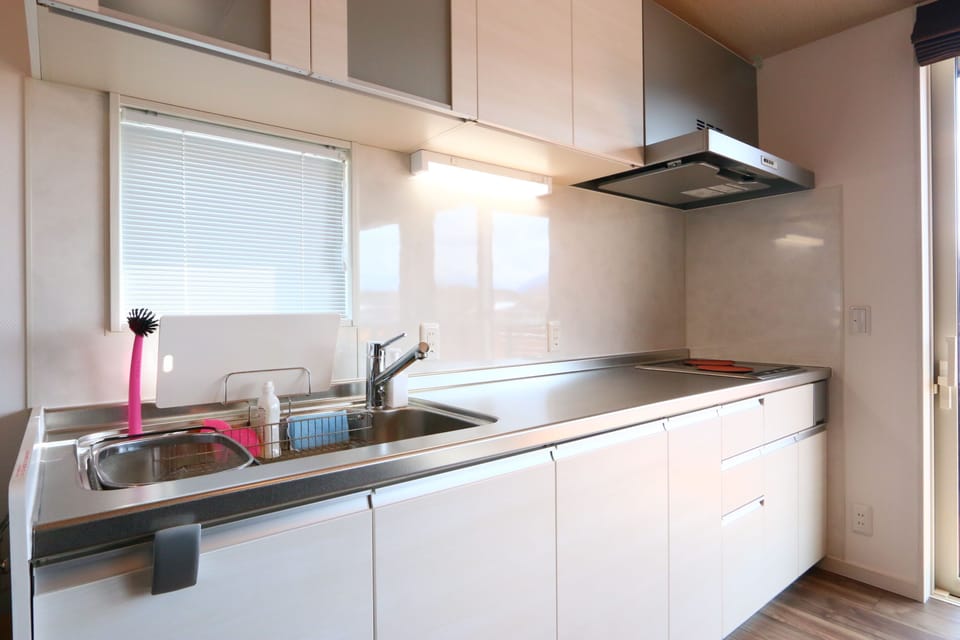 Cottage | Private kitchen | Full-size fridge, microwave, stovetop, electric kettle