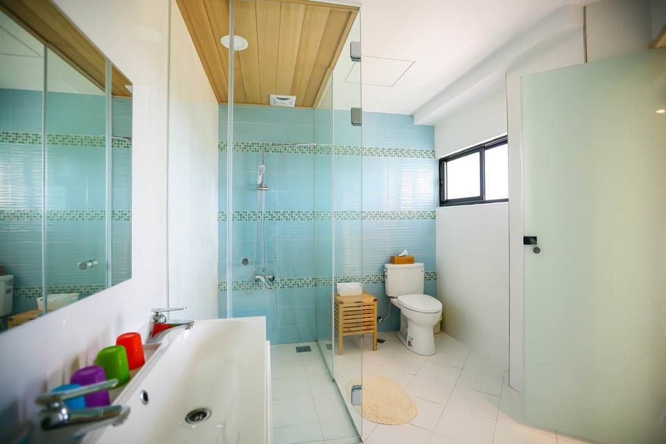 Quadruple Room, Balcony | Bathroom | Shower, towels