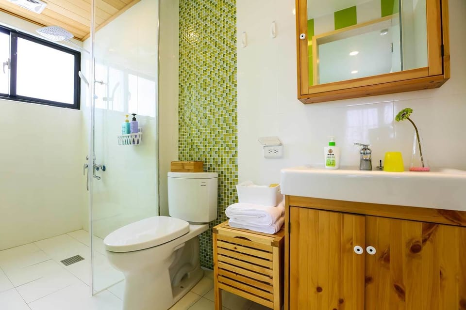 Double Room, Sea View | Bathroom | Shower, towels