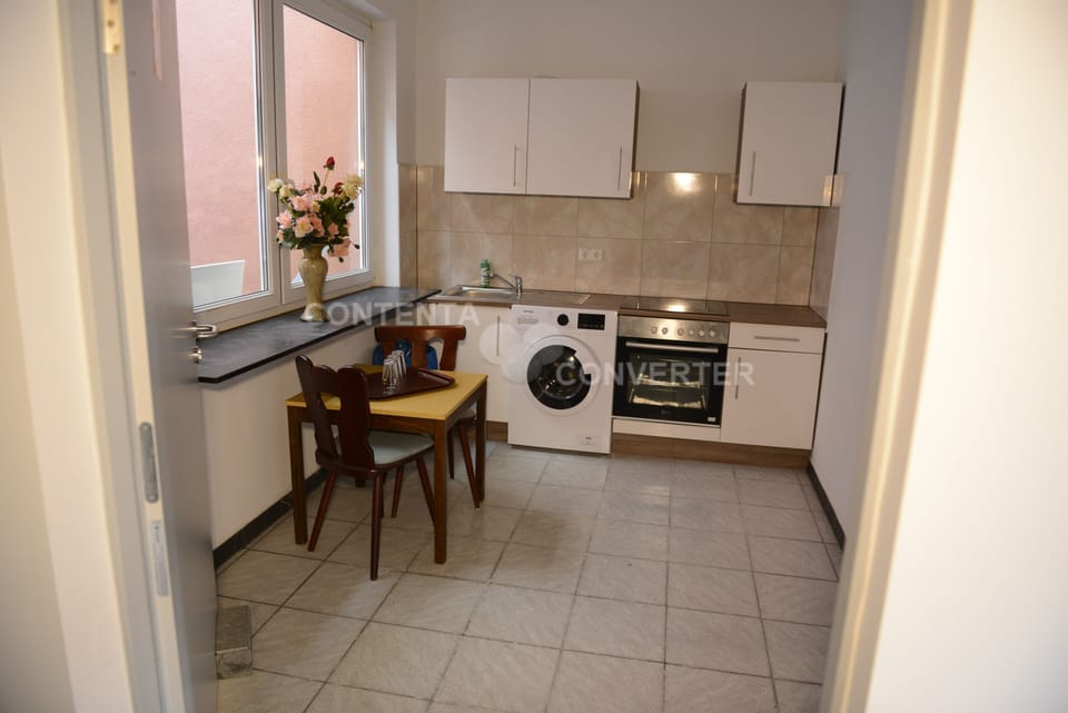 Single Room | In-room dining