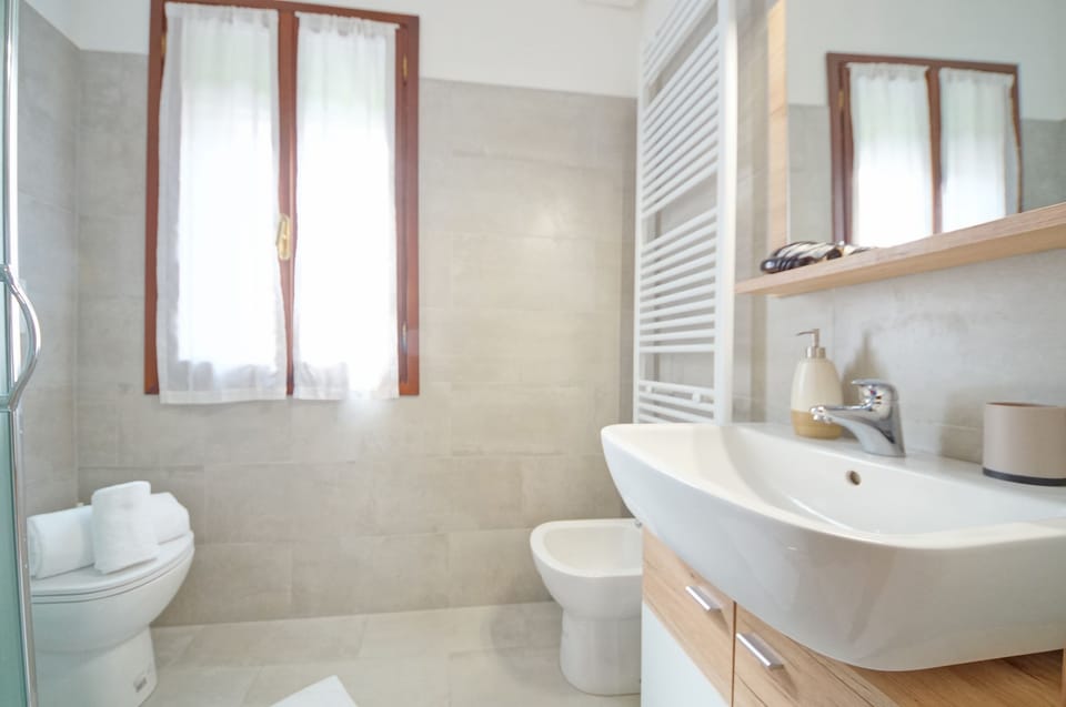 Apartment, 1 Bedroom | Bathroom | Shower, rainfall showerhead, hair dryer, bidet