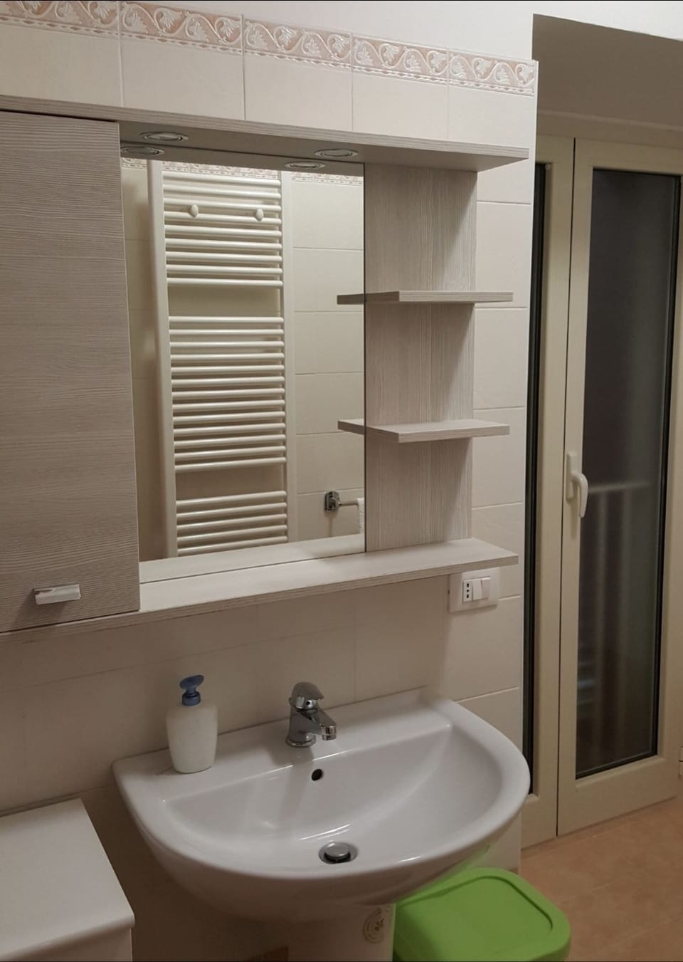 Shower, bidet, towels, soap