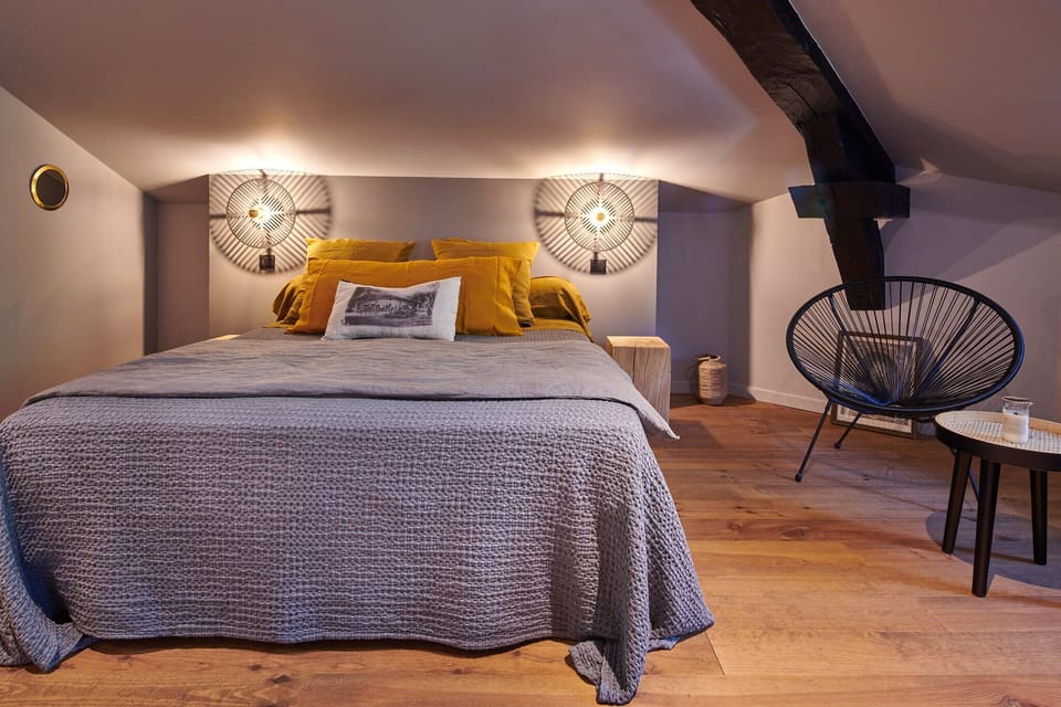 Deluxe Double Room (ABBESSE) | Premium bedding, desk, soundproofing, WiFi (free)
