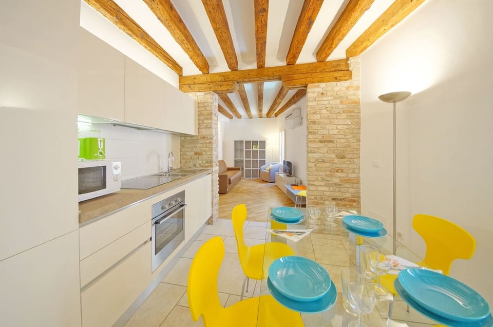 Apartment, 1 Bedroom | Private kitchen | Full-size fridge, microwave, oven, stovetop