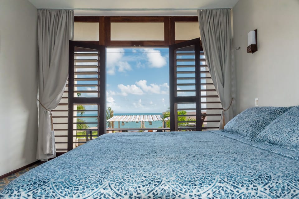 Superior Double Room (Vista para o Mar) | Premium bedding, minibar, in-room safe, individually decorated