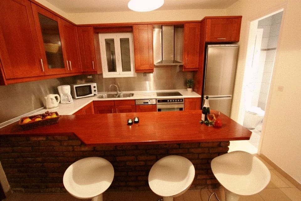 Apartment, 2 Bedrooms | Private kitchen | Full-size fridge, oven, stovetop, dishwasher