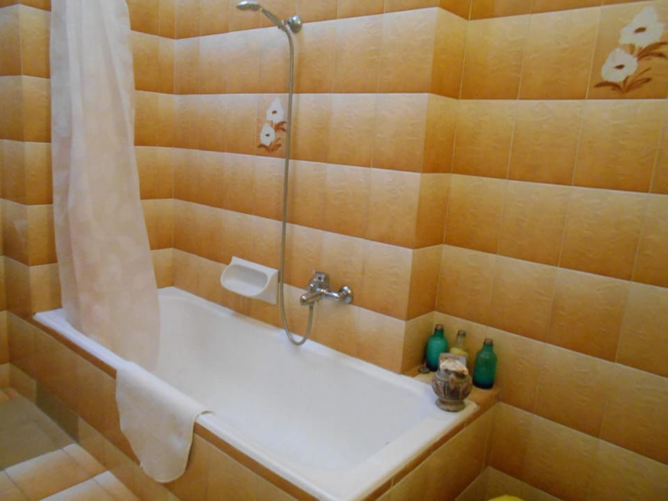 Shower, free toiletries, hair dryer, bathrobes