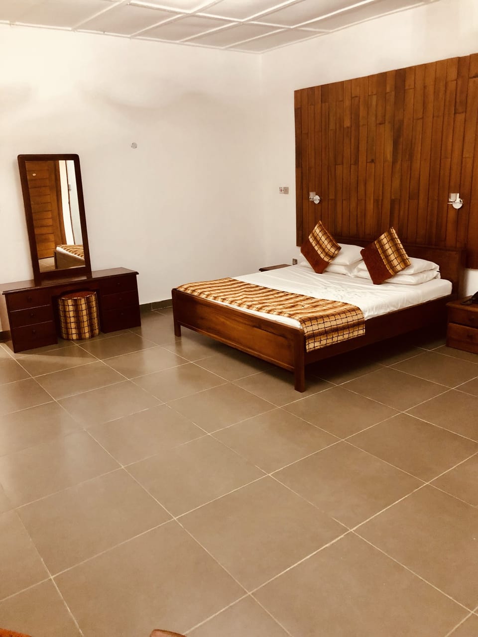 Double Room | In-room safe, desk, laptop workspace, blackout drapes