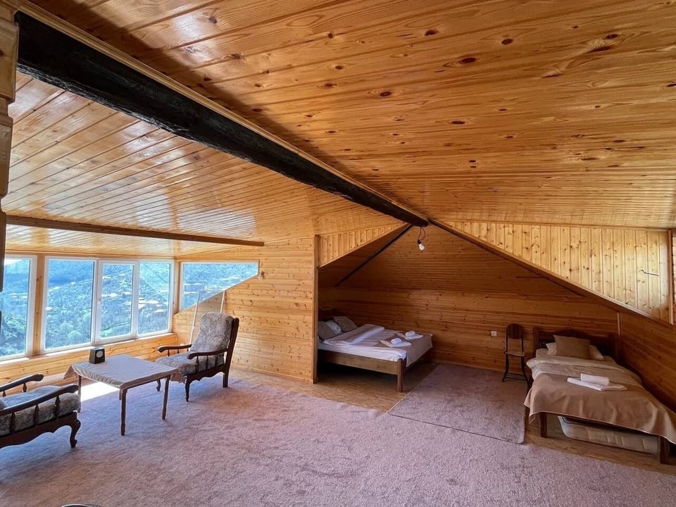 Suite, Mountain View | Hypo-allergenic bedding, individually furnished, rollaway beds