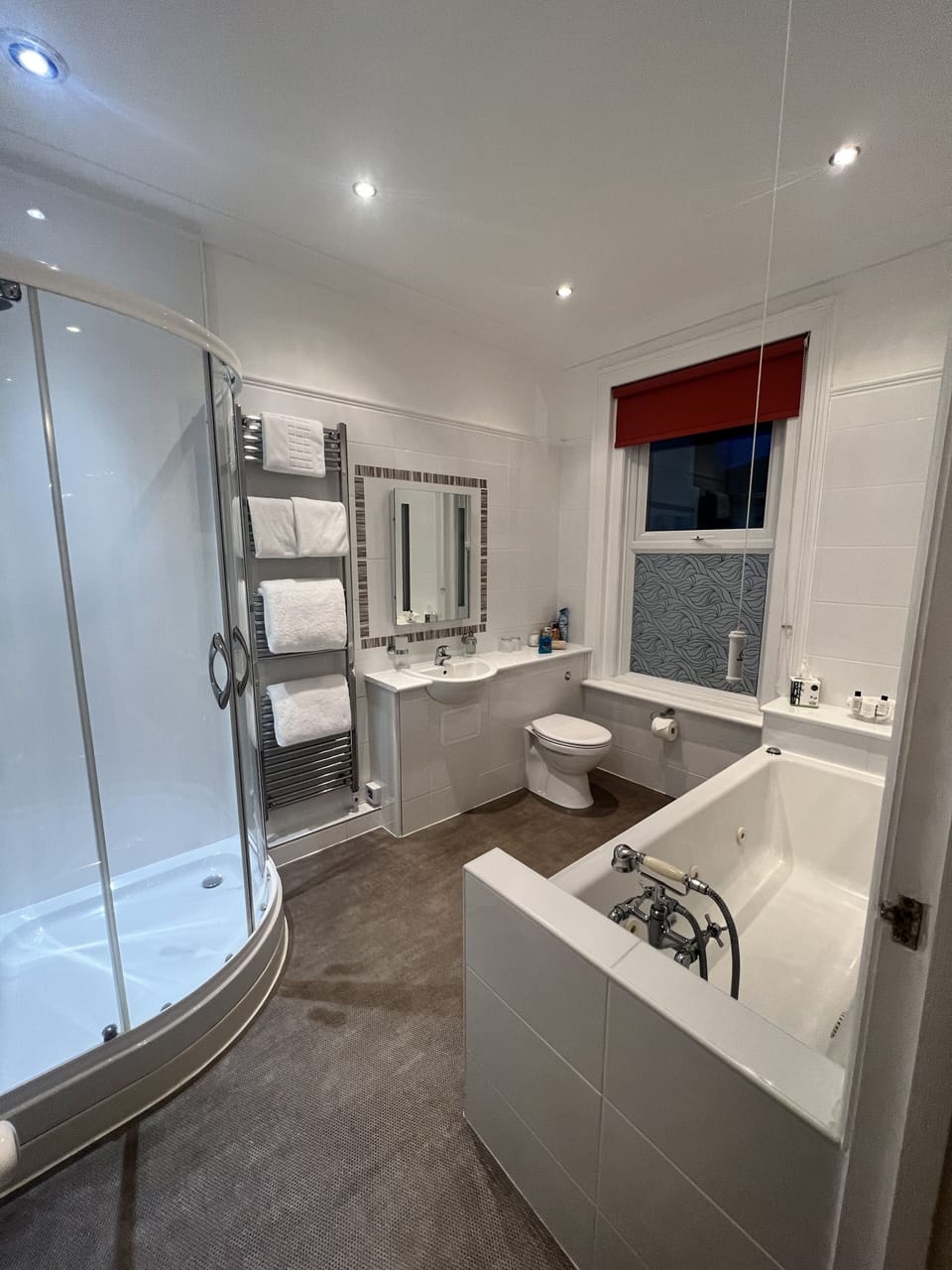 Superior Double Room, Bathtub | Iron/ironing board, free WiFi, bed sheets