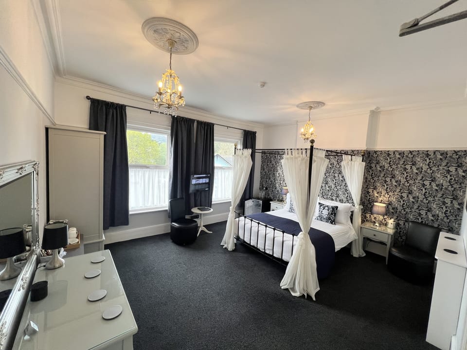 Superior Double Room (Four Poster) | Iron/ironing board, free WiFi, bed sheets