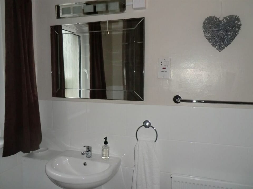 Single Room, Private Bathroom | Bathroom