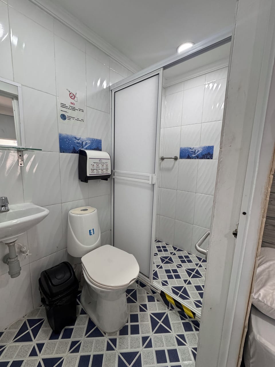 City Room | Bathroom | Shower, rainfall showerhead, free toiletries, towels