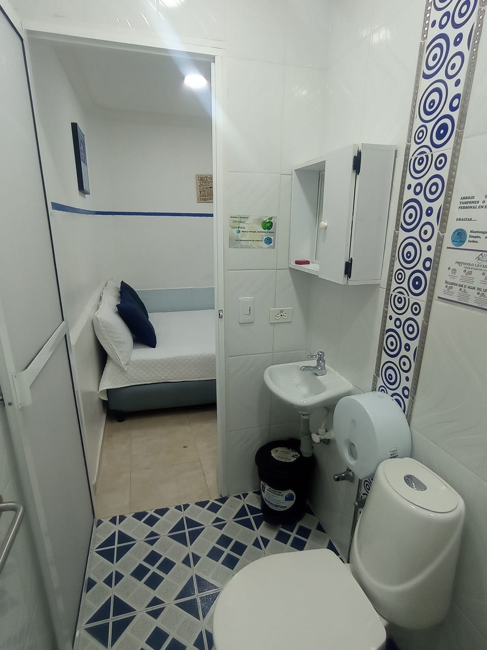 Basic Room | Bathroom | Shower, rainfall showerhead, free toiletries, towels