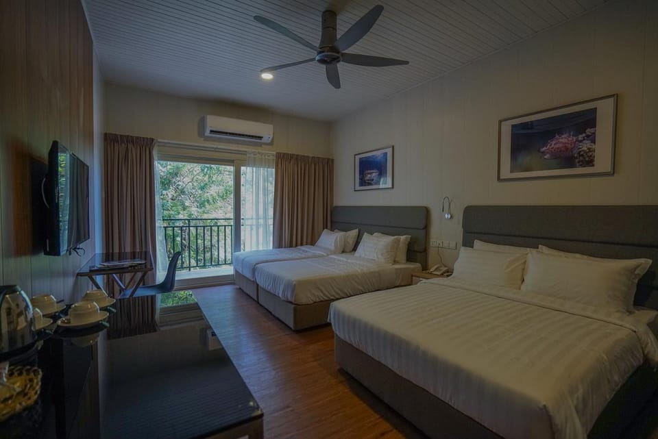 Deluxe Triple | Minibar, in-room safe, desk, iron/ironing board (on request)