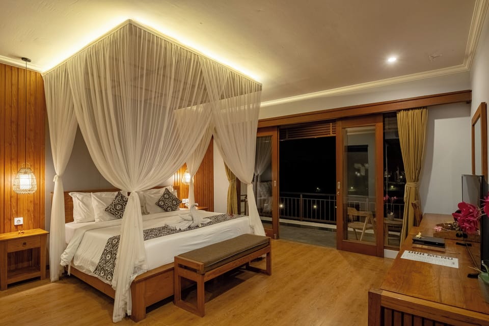 Deluxe Room Balcony with Rice Field View | In-room safe, desk