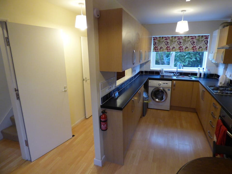 House | Private kitchen | Fridge, microwave, oven, stovetop