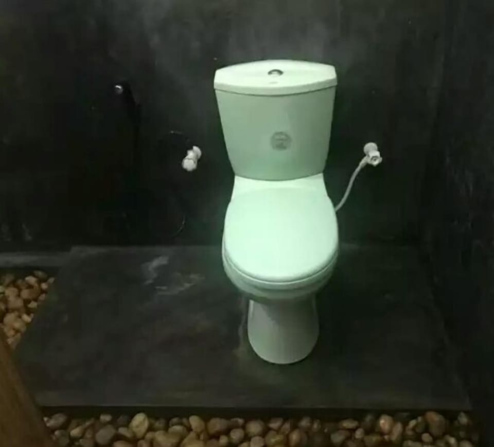 Shower, free toiletries