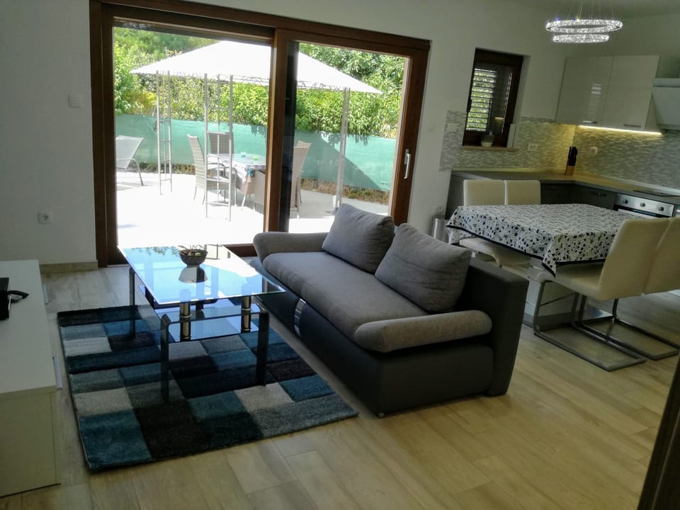 Private kitchen | Espresso maker, fridge, microwave, oven