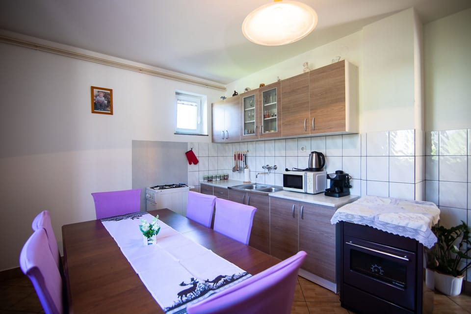 Private kitchen | Fridge, microwave, oven, stovetop