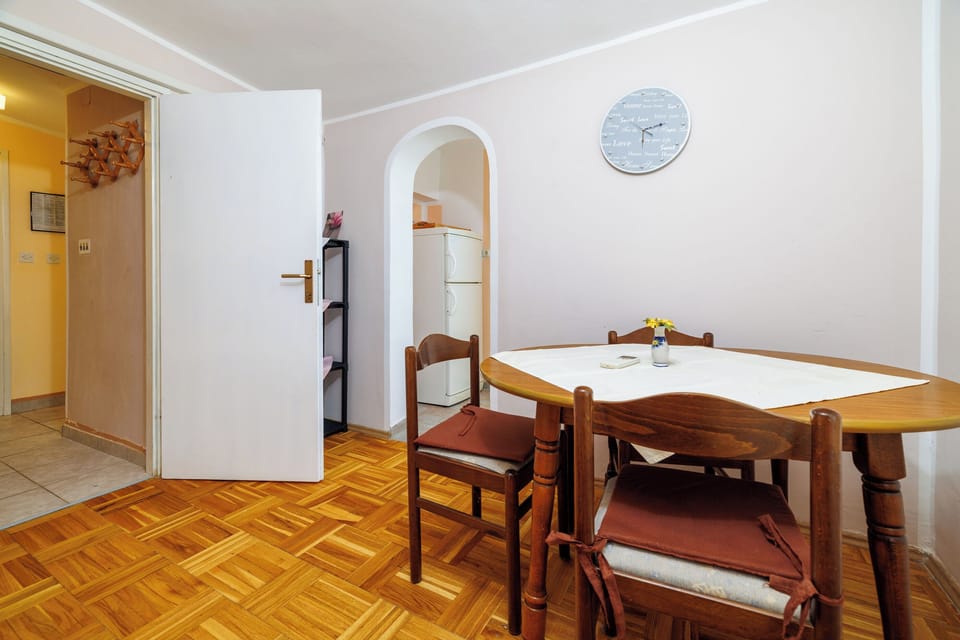 Apartment (A1) | Dining
