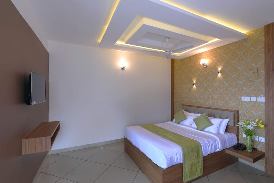 Club Suite | Iron/ironing board, rollaway beds, free WiFi, bed sheets