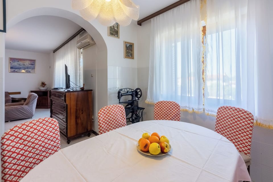 Apartment (A1) | Dining