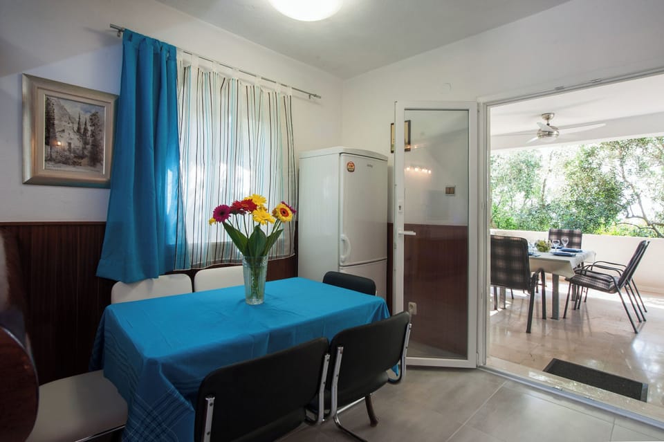 Villa | Dining