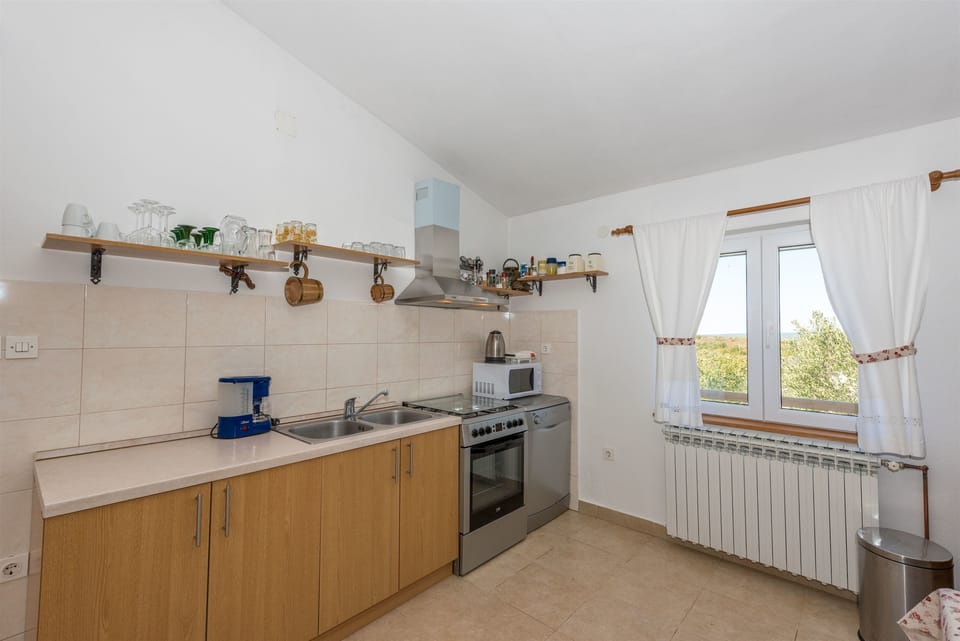 Private kitchen | Fridge, microwave, stovetop, dishwasher