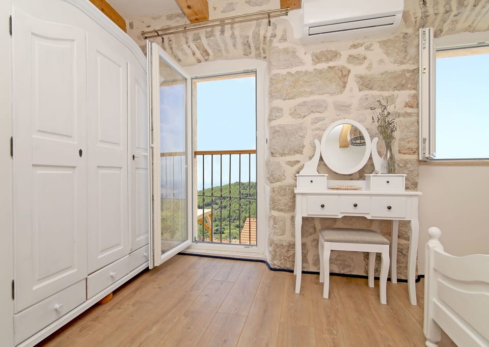Villa | In-room safe, iron/ironing board, free WiFi