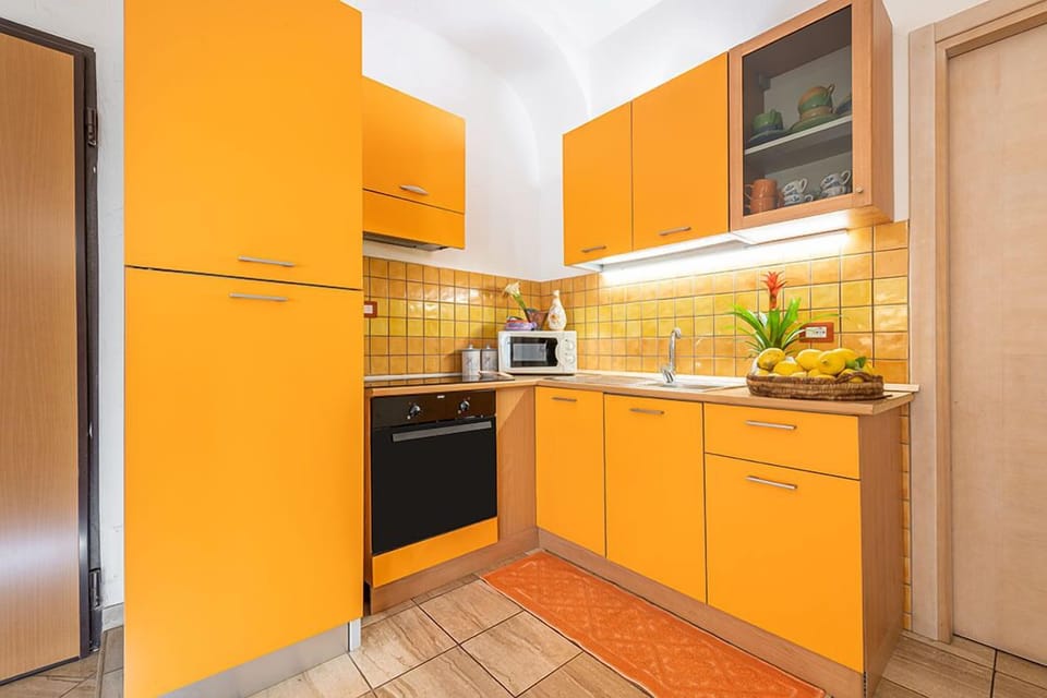 24-inch TV with digital channels