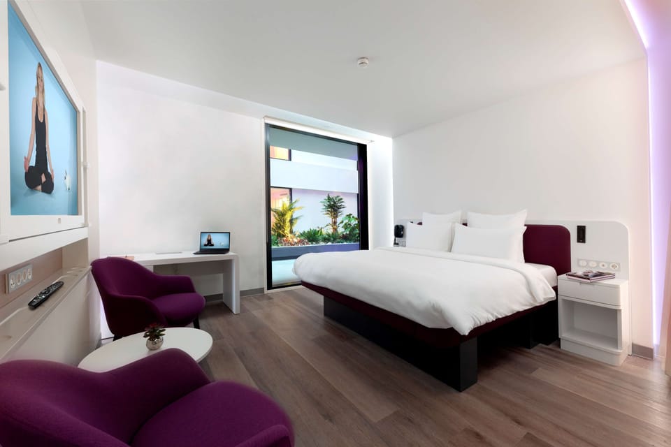 Premium Plus King | Premium bedding, memory foam beds, laptop workspace, soundproofing