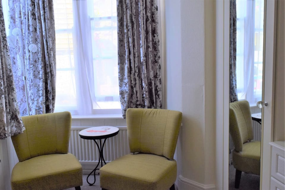 Comfort Double Room, Ensuite | Individually decorated, individually furnished, blackout drapes