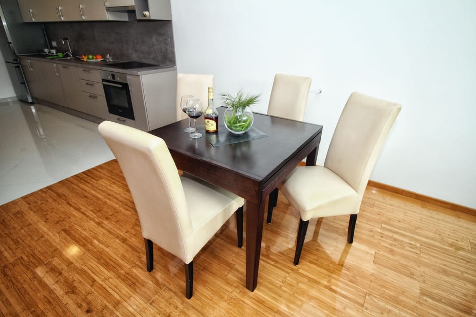 Deluxe Apartment | In-room dining