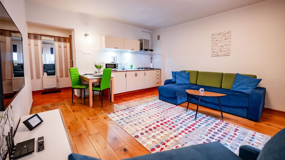 Studio (5) | Laptop workspace, iron/ironing board, WiFi (free), bed sheets
