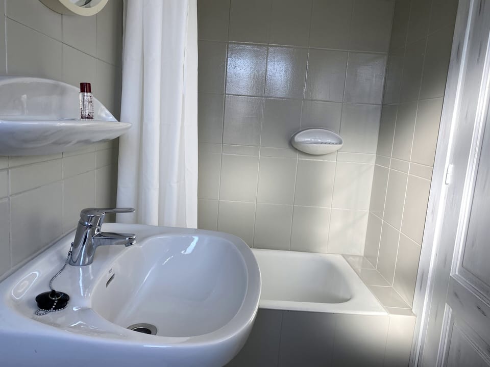 Bathtub, free toiletries, hair dryer, towels