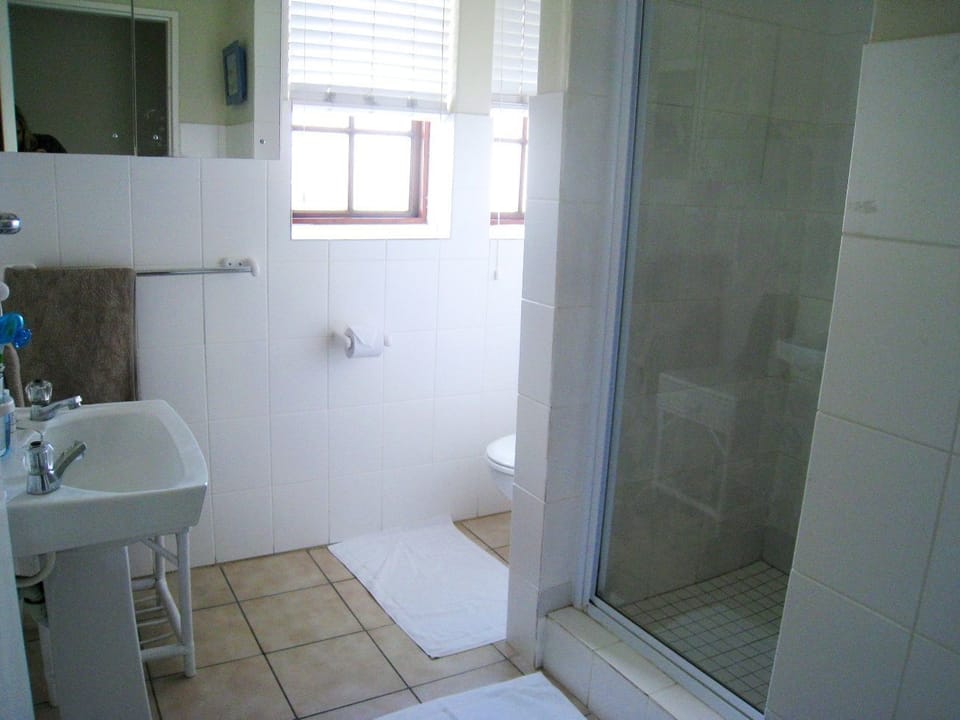 Double Room (en-suite with bath)  | Bathroom | Hair dryer, towels