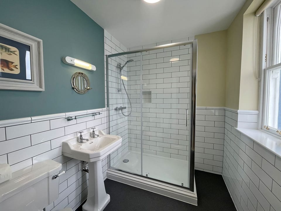 Double Room (3rd Floor) | Bathroom | Shower, hair dryer, towels