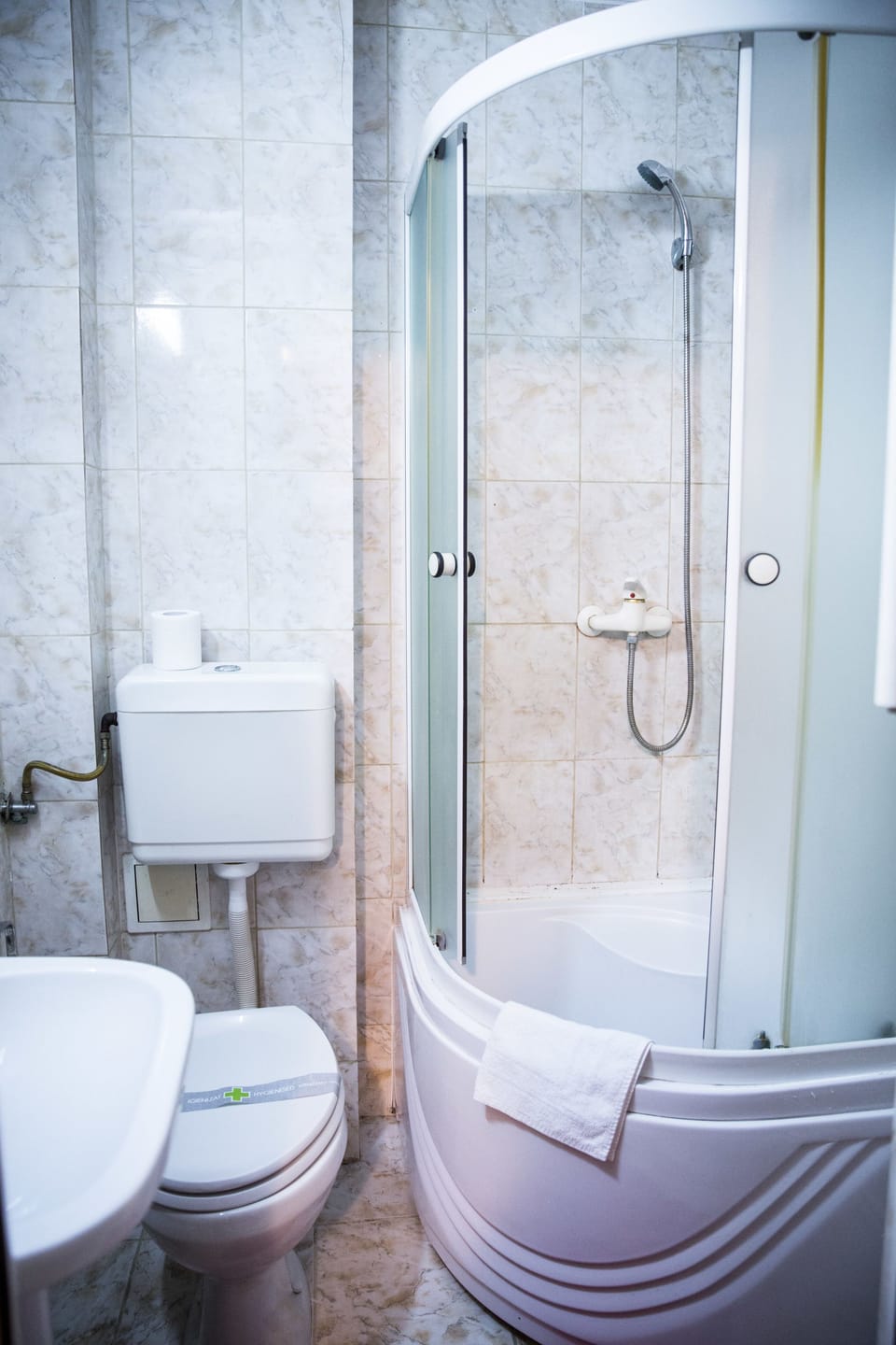 Shower, free toiletries, hair dryer, towels