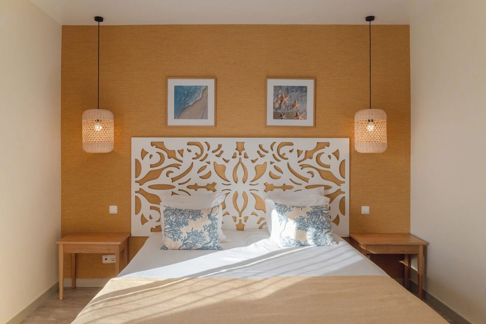 Double Room, Balcony, Sea View | Minibar, blackout drapes, iron/ironing board, free WiFi